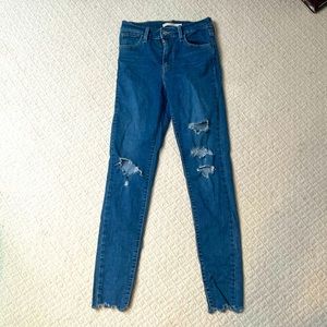 Levi’s 720 High Rise Super Skinny Distressed size 26